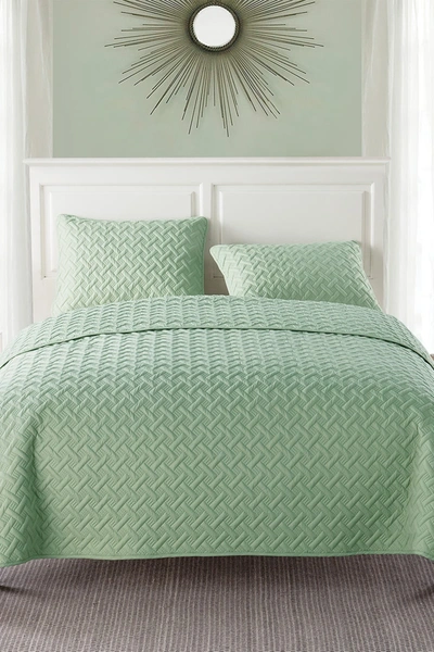 Vcny Home Nina Embossed Basketweave Quilt Set In Grn