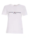 TOMMY HILFIGER CONTRASTING EMBROIDERY T-SHIRT IN WHITE