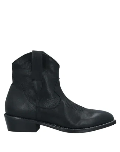 Ame Ankle Boots In Black