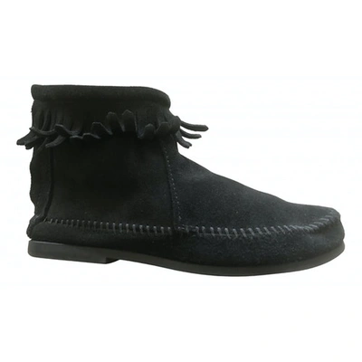 Pre-owned Minnetonka Ankle Boots In Black