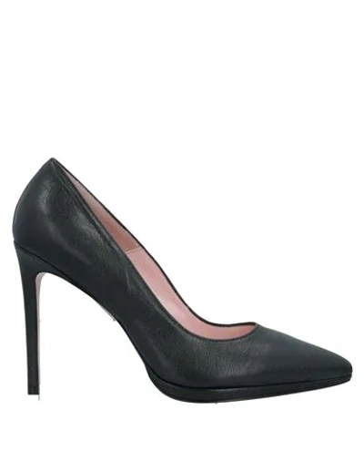 Anna F. Pump In Black