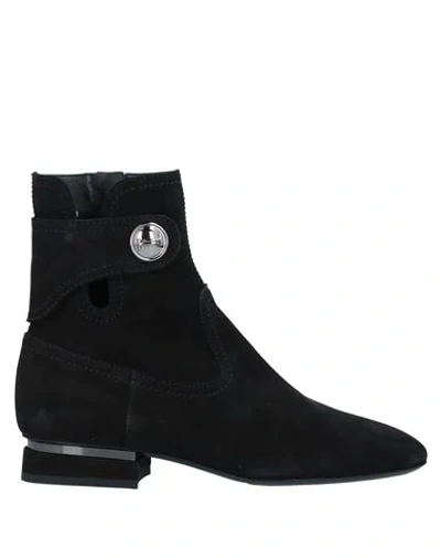 Tod's Ankle Boots In Black