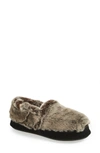 Acorn Moc Faux Fur Slipper In Chinchilla