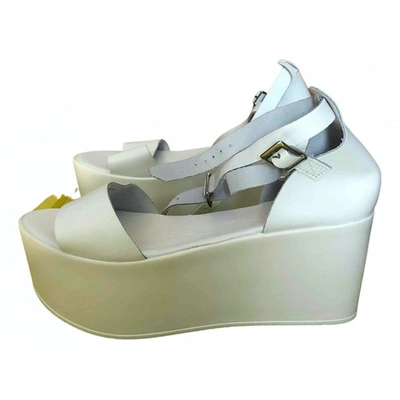 Pre-owned Topshop Tophop  White Leather Sandals