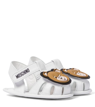 Moschino Babies' Teddy Bear 贴花笼形皮质凉鞋 In White