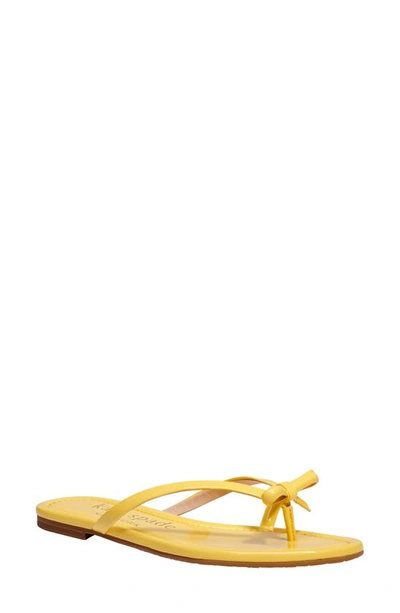 Kate Spade Petit Bow Patent Thong Sandals In Yellow Sesame