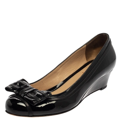 Pre-owned Fendi Black Patent Leather Bow Detail Wedge Pumps Size 37.5