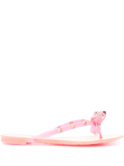Valentino Garavani Rockstud Flip Flops In Pink