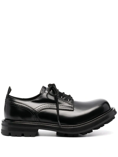 Alexander Mcqueen Patent Leather Lace-up Shoes In Black