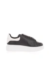 ALEXANDER MCQUEEN KIDS OVERSIZE trainers IN BLACK AND WHITE