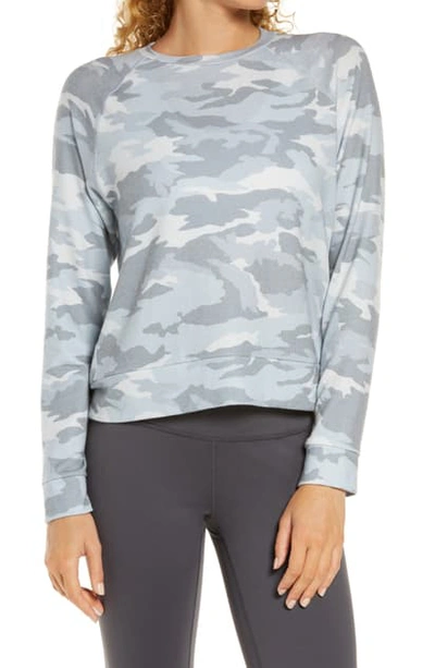 Beyond Yoga Hacci Raglan Pullover In Gray Camo