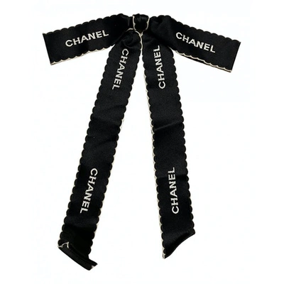 Pre-owned Chanel Silk Pin & Brooche In Black