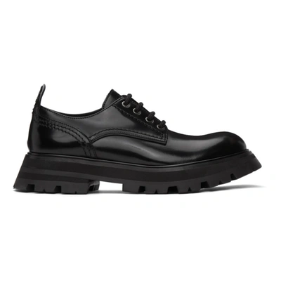 Alexander Mcqueen Glossed-leather Exaggerated-sole Brogues In Black