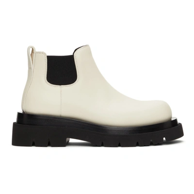 Bottega Veneta Tire Off-white Leather Chelsea Boots In Cream