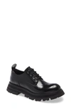 Alexander Mcqueen Glossed-leather Exaggerated-sole Brogues In Black
