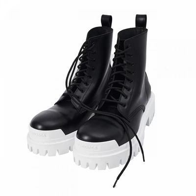 BALENCIAGA STRIKE BOOTS WITH WHILE SOLE,590974/WA967/1090