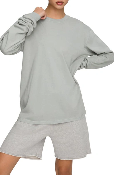 Good American Essential Long Sleeve Crewneck Top In Quarry001