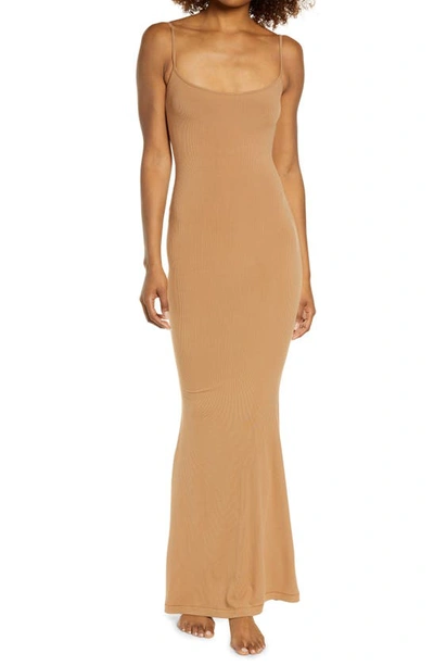 Skims Ribbed Long Slipdress In Camel