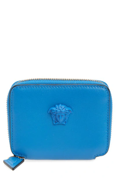 Versace La Medusa Zip Around Leather Card Wallet In Blu Cobal - Blu Cobal - Oro