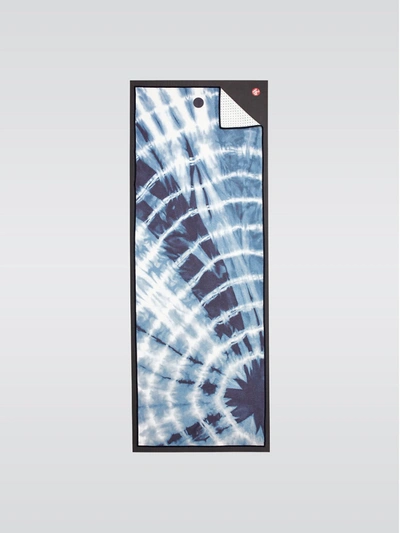 Manduka Yogitoes Skidless Towel In Tie Dye Navy