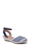 Me Too Nikkie Espadrille In Navy / White Fabric