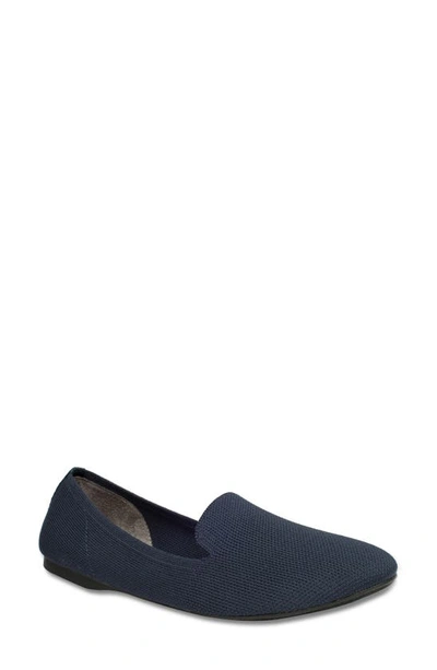 Me Too Brea Flat In Navy Fabric