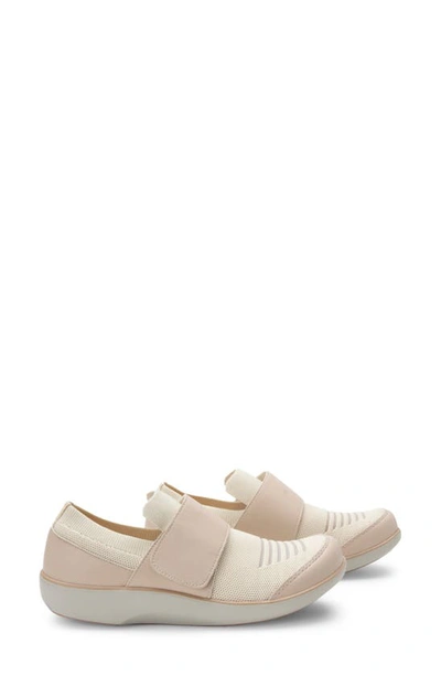 Traq By Alegria Qwik Trainer In Peeps Cream Fabric