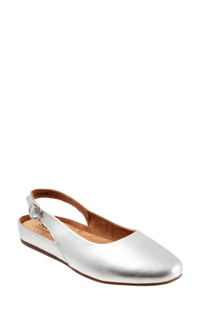 Softwalkr Sandy Slingback Flat Sandal In Silver Nappa Leather