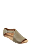 Bueno Kale Flat Sandal In Green