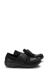 Traq By Alegria Qwik Sneaker In Peeps Black Fabric