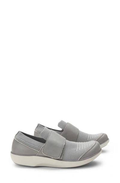 Traq By Alegria Qwik Sneaker In Peeps Dove Fabric