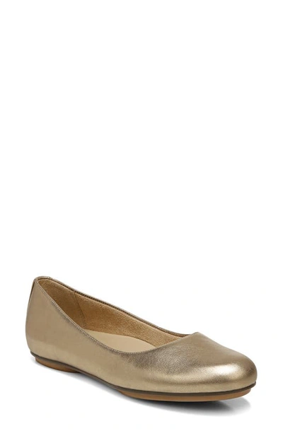 Naturalizer Maxwell Flats Women's Shoes In Light Gold