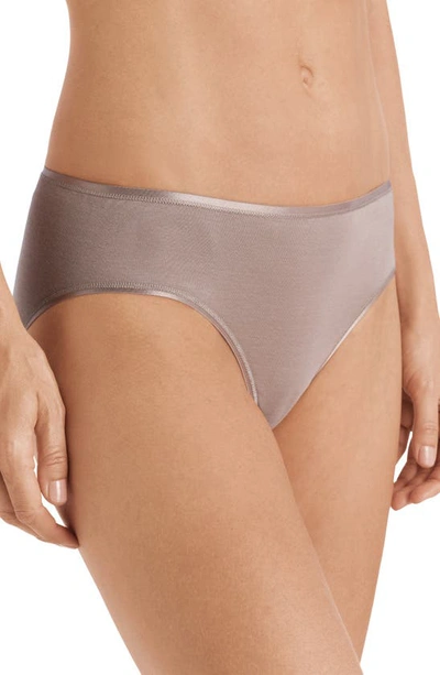 Hanro Cotton Seamless High-cut Full Briefs In Cobblestone