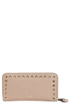Valentino Garavani Rockstud Grainy Leather Zip Around Wallet In Poudre