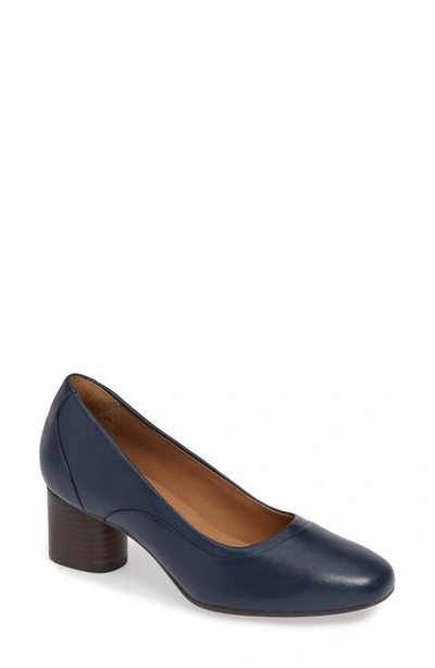 Clarksr Clarks Un Cosmo Step Pump In Navy Leather