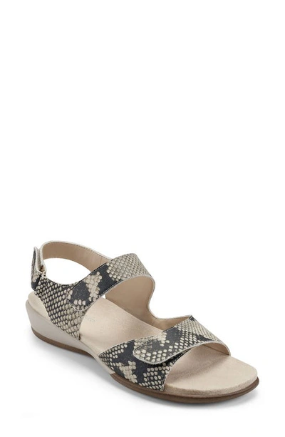 Easy spirit hartwell flat sandals best sale
