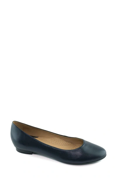 Marc Joseph New York Ferris Flat In Navy Napa Soft