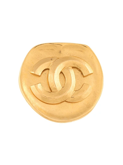 Pre-owned Chanel 1996 Cc Logo Rounded Brooch In Gold