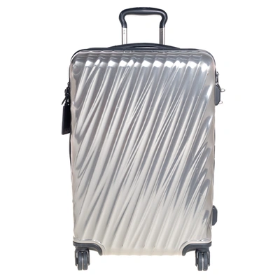 Pre-owned Tumi Sliver Polycarbonate 19 Degree International Carry On Luggage In Silver