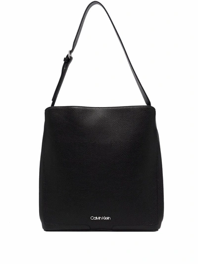 Calvin Klein Logo-plaque Shoulder Bag In Black