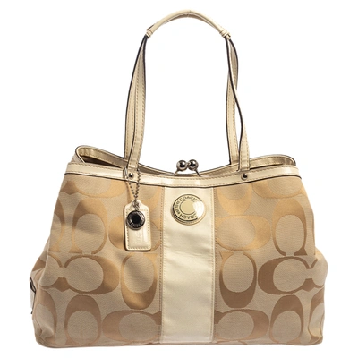 Pre-owned Coach Beige Signature Canvas And Patent Leather Kisslock Framed Carryall Tote
