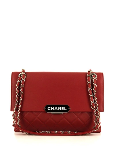 Pre-owned Chanel 2017 Logo Plaque Diamond-quilted Shoulder Bag In Red