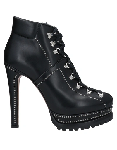 Alaïa Embellished Leather Platform Ankle Boots In Noir