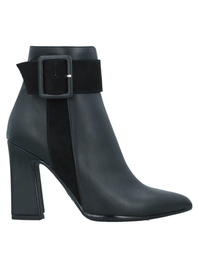 Tsd12 Ankle Boots In Black