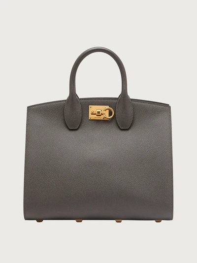 Ferragamo Damen  Studio Box Bag (m) In Grau