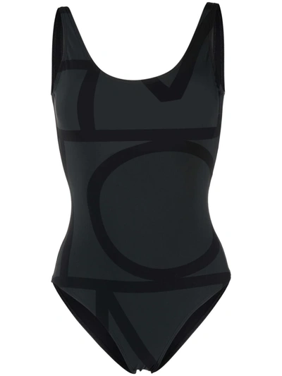 Totême Monogram Low-back Swimsuit In Schwarz