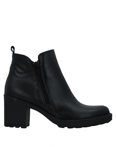 Vincent Vega Ankle Boots In Black