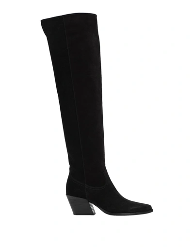 Lemaré Knee Boots In Black