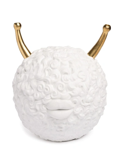 L'objet Monster Ball Incense Burner In White