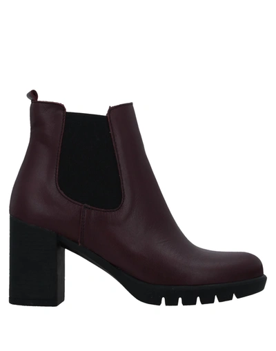 Vincent Vega Ankle Boots In Maroon